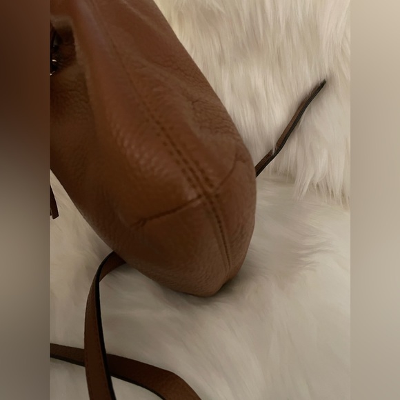 Michael Khors Crossbody with Tassel - Picture 4 of 11